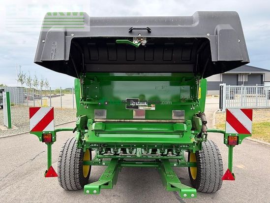 Empacadora gigant - John Deere - v451g