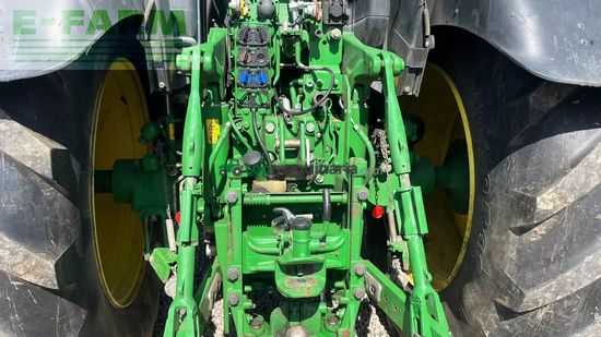 Tractor agrícola - John Deere - 6215r med frontlift og front pto på