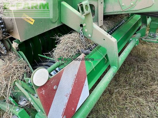 Empacadora gigant - John Deere - v451m