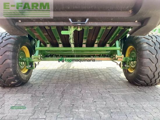 Empacadora gigant - John Deere - v451 m