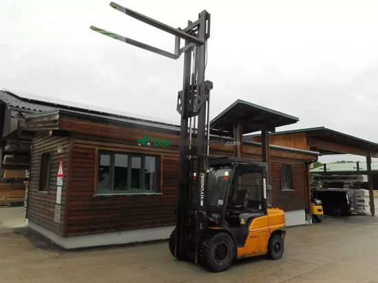 Elevadora - Hyundai - 50da-9 euro5 ( triplex 4,9m + 3. u. 4. kreis )