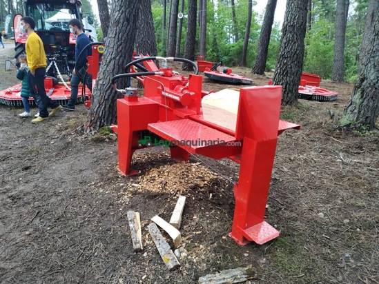 Trituradora forestal - TJM 22T HORIZONAL CON CARGADOR
