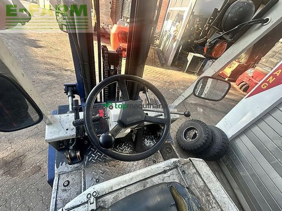 Elevadora - Nissan - egh02f30u dieselstapler mit triplexmast