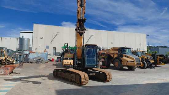 Excavadora HYUNDAI HX220L