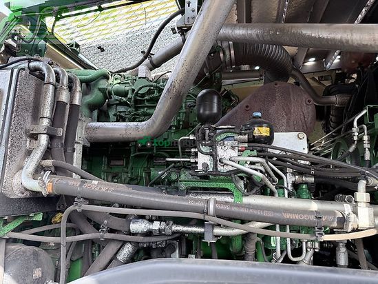 Cosechadora de Cereal - John Deere - 8300