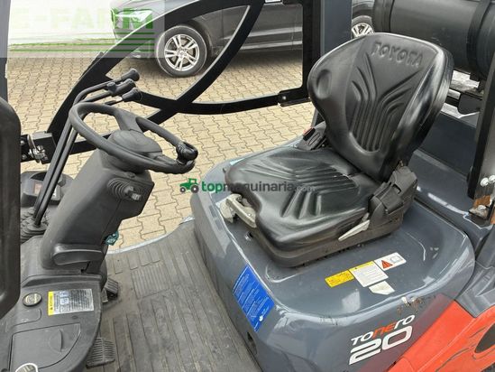 Elevadora - Toyota - 02-8fgkf20