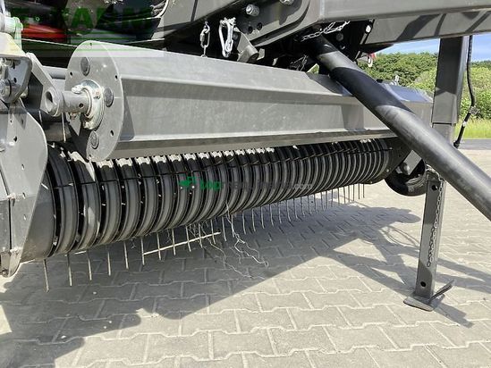 Empacadora gigant - Claas - rollant 520 rc cnob-edition