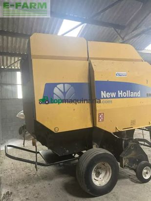 Empacadora gigant - New Holland - br 750 a ficelle autowrap