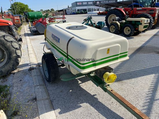 Equipos arrastrados de pulverización