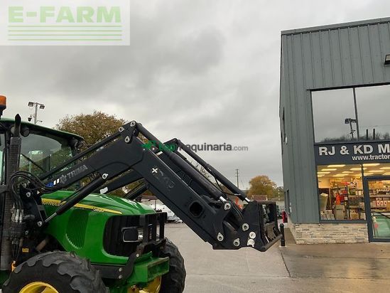Tractor agrícola - John Deere - 5820 tractor (st24843)