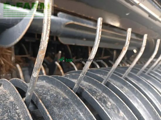 Empacadora gigant - New Holland - rolt belt 180 superfeed