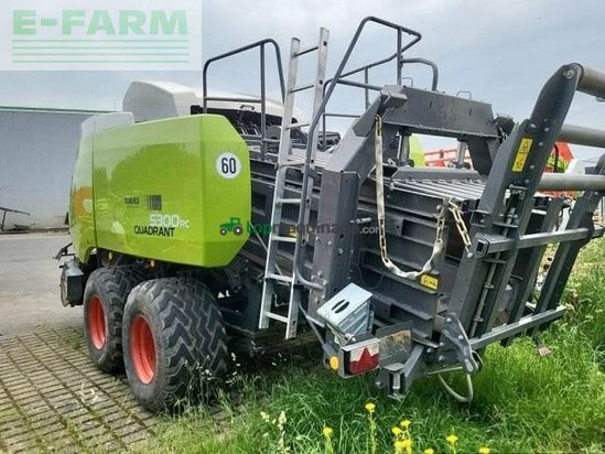 Empacadora gigant - Claas - quadrant 5300 rc t