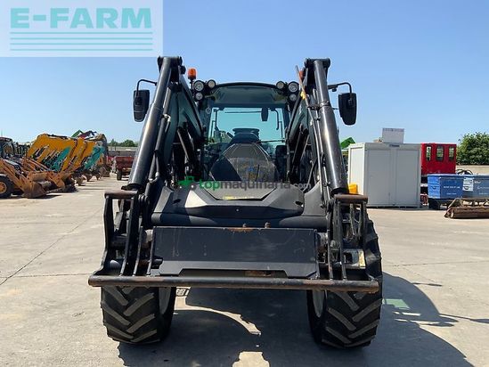 Tractor agrícola - Valtra - g135 tractor (st26103)