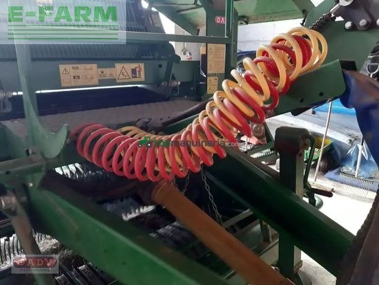 Empacadora gigant - McHale - f 560 rundballen presse