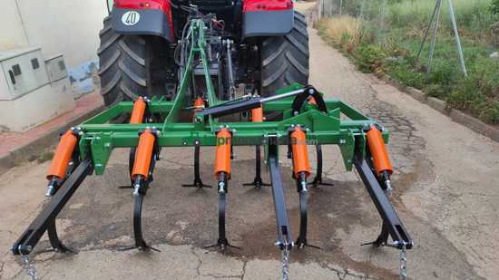 CULTIVADOR CHISEL DE 9 BRAZOS DESPLAZADO