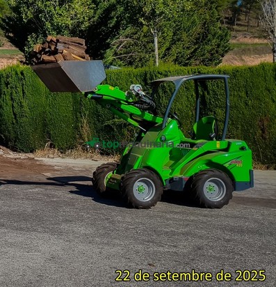 Minicargadora Avant 420