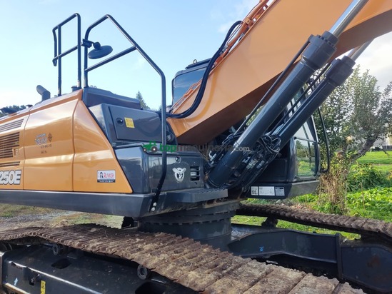 Retroexcavadora - CX250E