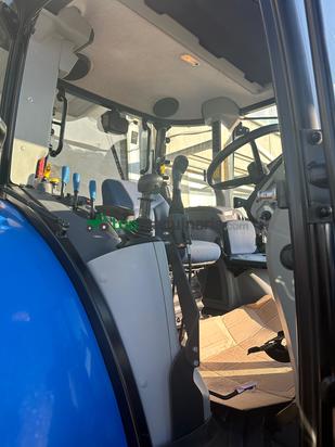 Tractor agrícola - New Holland T5.120 Electro Command ( Con Pala )