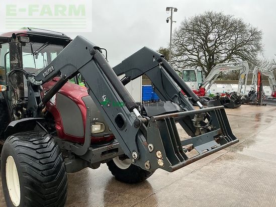Tractor agrícola - Valtra - a93 tractor (st25537)