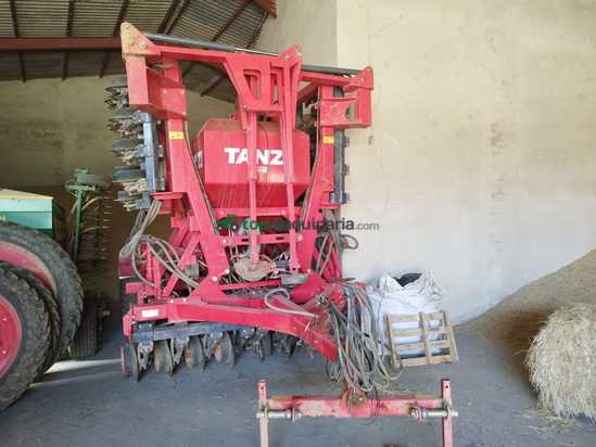 SEMBRADORA TANZI SEMINUEVA