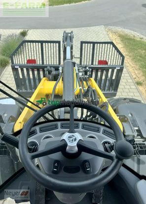 Minicargadora - New Holland - w 130 d