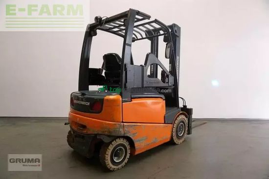 Elevadora - Jungheinrich - efg vac 22