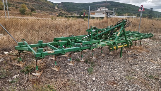 Cultivador - 25 brazos con rastra 