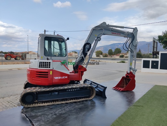 Excavadora - Takeuchi TB 80 FR