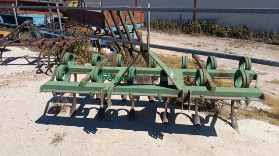 Cultivador de 13 brazos