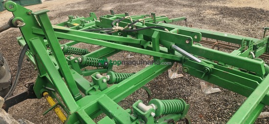Cultivador - 17 brazos con rodillo y rastra 