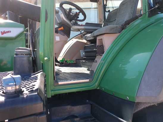 Tractor agrícola - Fendt  724 VARIO PROFI PLUS CON PALA FENDT CARGO 