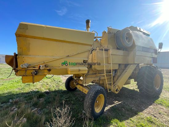 Cosechadora de Cereal - New Holland - 8040