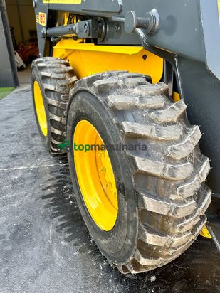 Minicargadora New Holland LS160