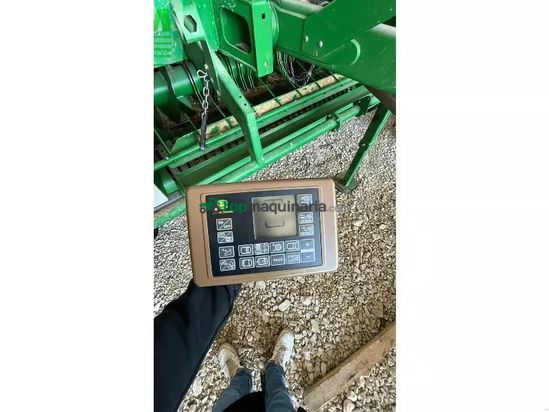 Empacadora gigant - John Deere - v451m