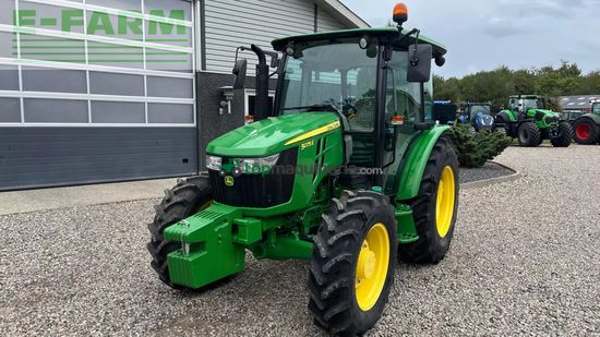 Tractor agrícola - John Deere - 5075e med aircondition og vendegear