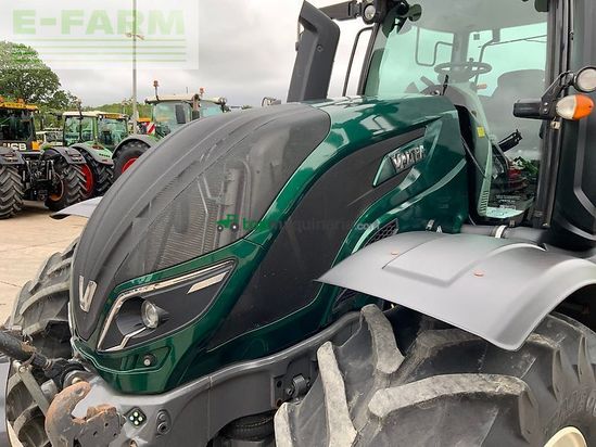 Tractor agrícola - Valtra - t214 versu tractor (st26880)