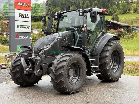 Tractor agrícola - Valtra - g135 v schwarzmetallic