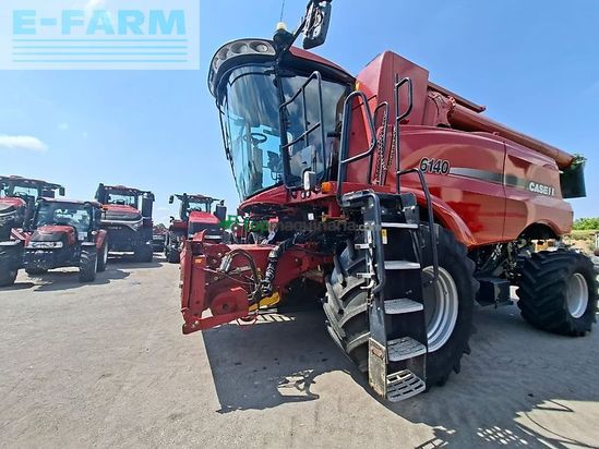 Cosechadora de Cereal - Case IH - axial-flow 6140 cu heder de 6,1 m