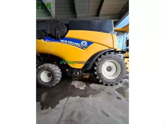 Cosechadora de Cereal - New Holland - cr9070