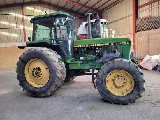 Tractor agrícola - John Deere - 4250