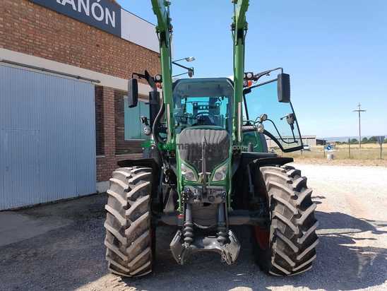 Tractor agrícola - Fendt  724 VARIO PROFI PLUS CON PALA FENDT CARGO 