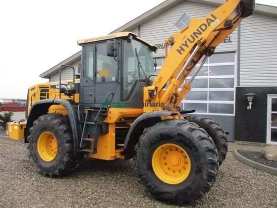 Minicargadora - Hyundai - 757-9a med 620/75r26 traktor hjul montering på