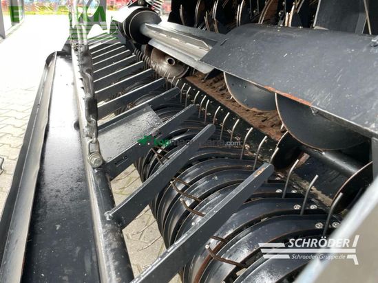 Empacadora gigant - New Holland - roll-belt 180 cropcutter