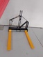 PINZA PORTAPALETS PARA TRACTOR – 700/1.000 KG