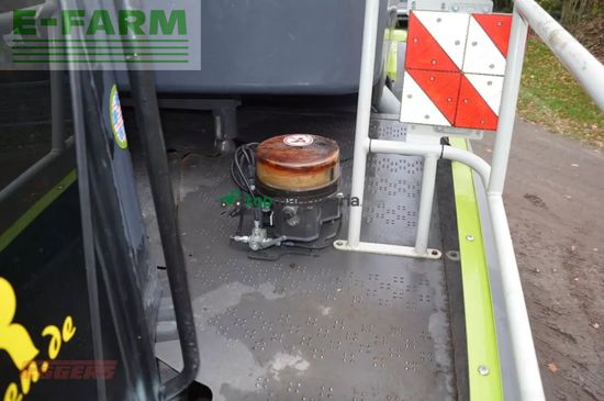 Esparcidor - Claas - xerion 4200 saddle trac bauer