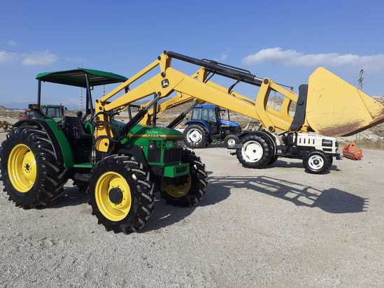 Tractor agrícola - John Deere - 5400N con pala 