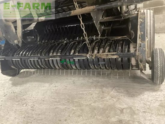 Empacadora gigant - New Holland - br 750 a ficelle autowrap