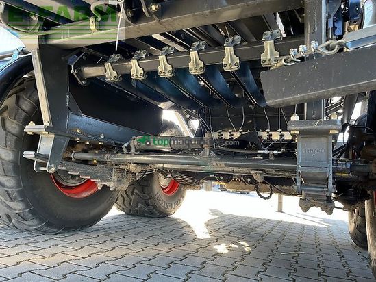 Empacadora gigant - Claas - quadrant 5300 rc