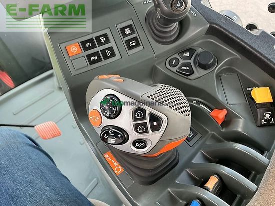 Tractor agrícola - Claas - 810 axion tractor (st25759)