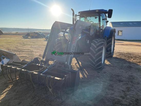 Tractor agrícola - New Holland - T7.235SW con pala 